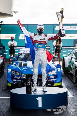 Podium: Race winner Robin Frijns, Audi Sport Team Abt Sportsline