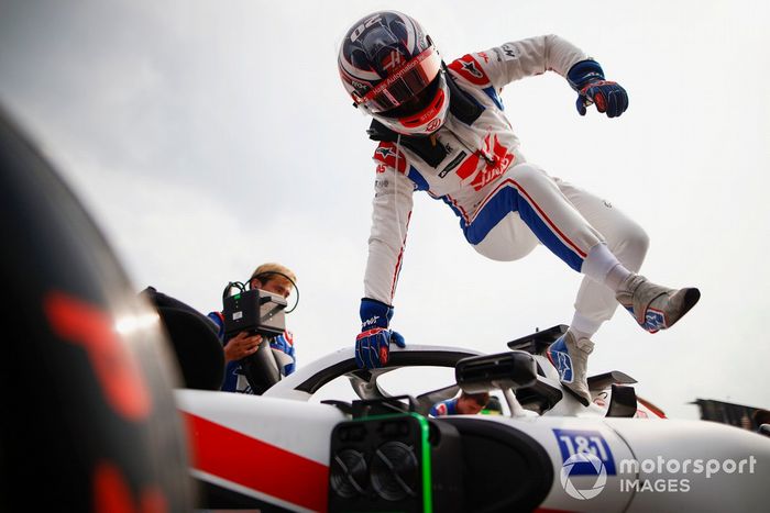 Kevin Magnussen, Haas F1 Team, en la parrilla de salida