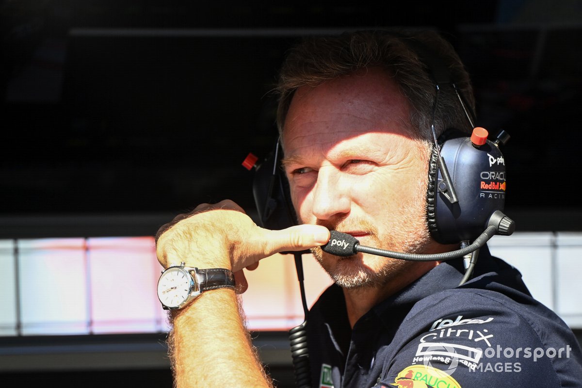 Christian Horner, director del equipo Red Bull Racing, en el muro de boxes