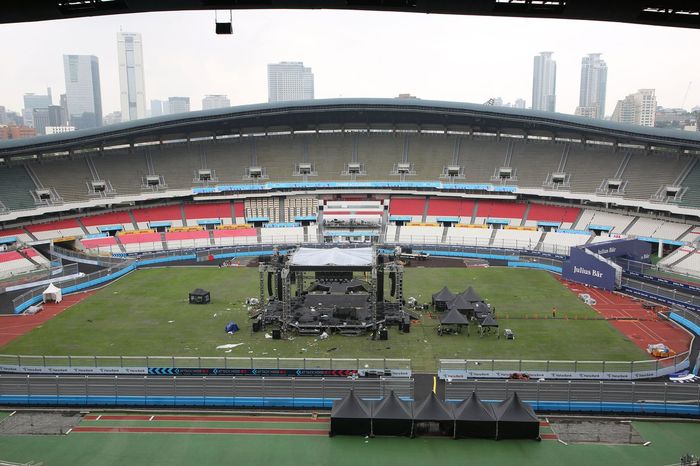 La pista dentro del estadio