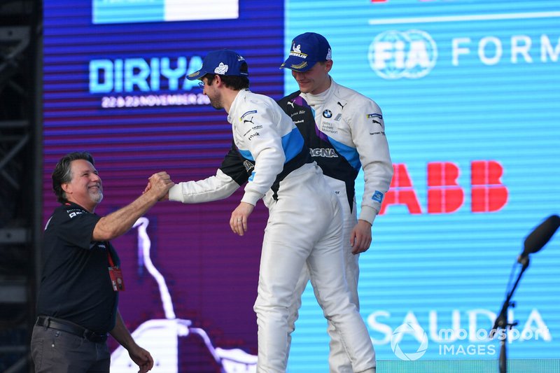 Alexander Sims, BMW I Andretti Motorsports, Michael Andretti, Chief Executive Officer, voorzitter Andretti Autosport op het podium