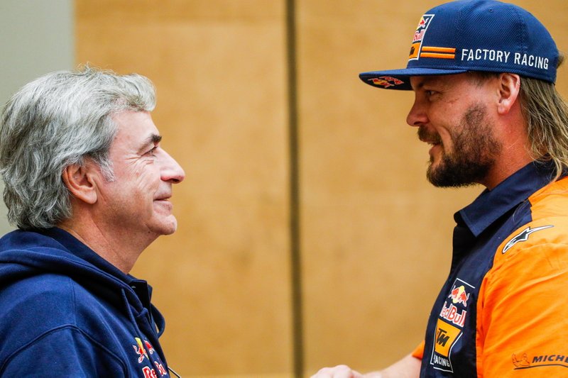#305 JCW X-Raid Team: Carlos Sainz, #1 Red Bull KTM Factory Racing: Toby Price