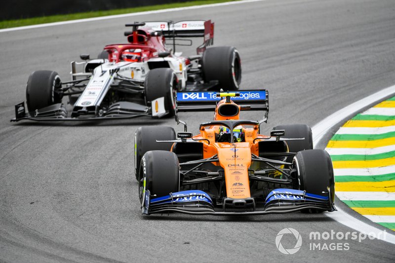 Lando Norris, McLaren MCL34 and Kimi Raikkonen, Alfa Romeo Racing C38