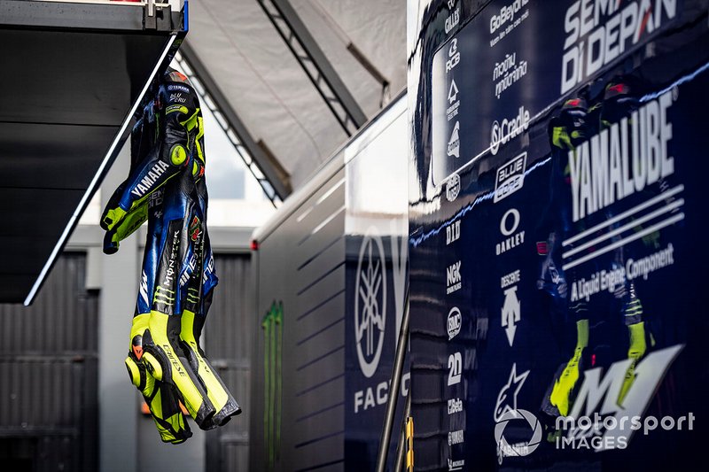 La tuta di Valentino Rossi, Yamaha Factory Racing