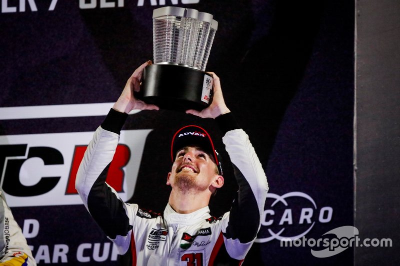 Podio: Kevin Ceccon, Team Mulsanne Alfa Romeo Giulietta TCR