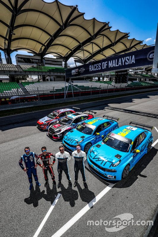 I contendenti al titolo, Norbert Michelisz, BRC Hyundai N Squadra Corse Hyundai i30 N TCR, Esteban Guerrieri, ALL-INKL.COM Münnich Motorsport Honda Civic Type R TCR, Yvan Muller, Cyan Racing Lynk & Co 03 TCR, Thed Björk, Cyan Racing Lynk & Co 03 TCR