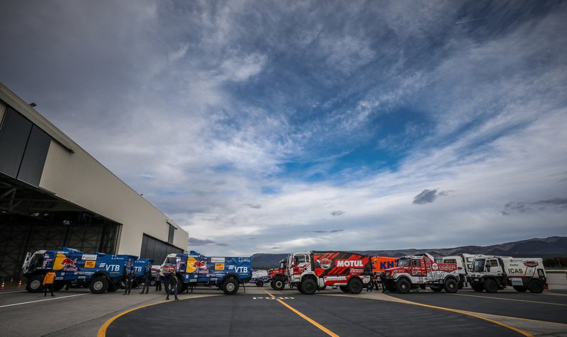 Verificaciones en Paul Ricard antes del embarque del Dakar 2020