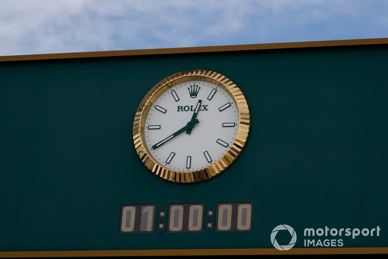 One hour to go, Rolex