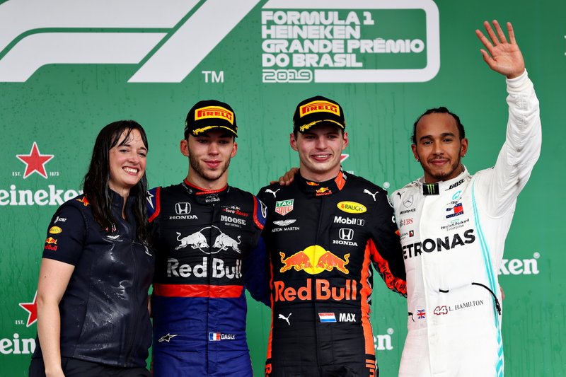 Podio: Max Verstappen, Red Bull Racing, segundo lugar Pierre Gasly, Toro Rosso, tercer lugar Lewis Hamilton, Mercedes AMG F1, Hannah Schmitz, ingeniero de estrategia de Red Bull Racing.