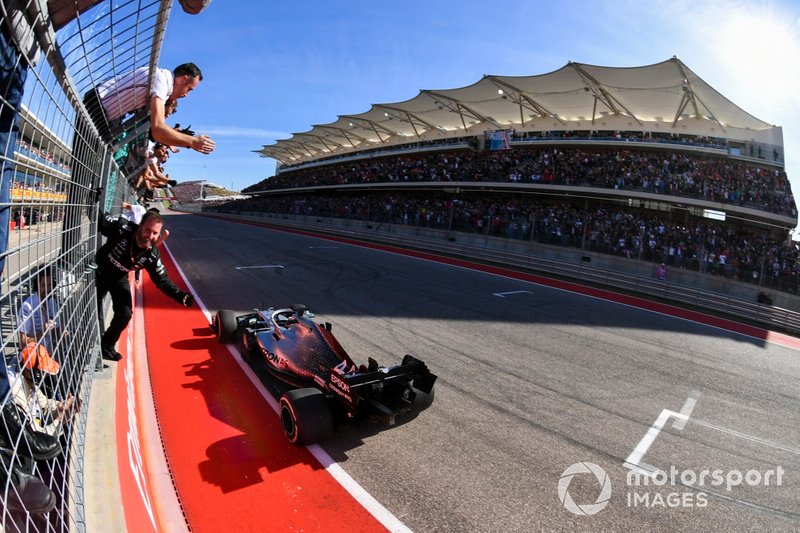 Pero en la carrera lo dio todo y solo fue superado por Bottas a cuatro vueltas del final. Acabó 2º... y campeón del mundo por sexta vez