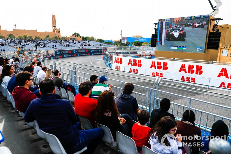 Tifosi in tribuna