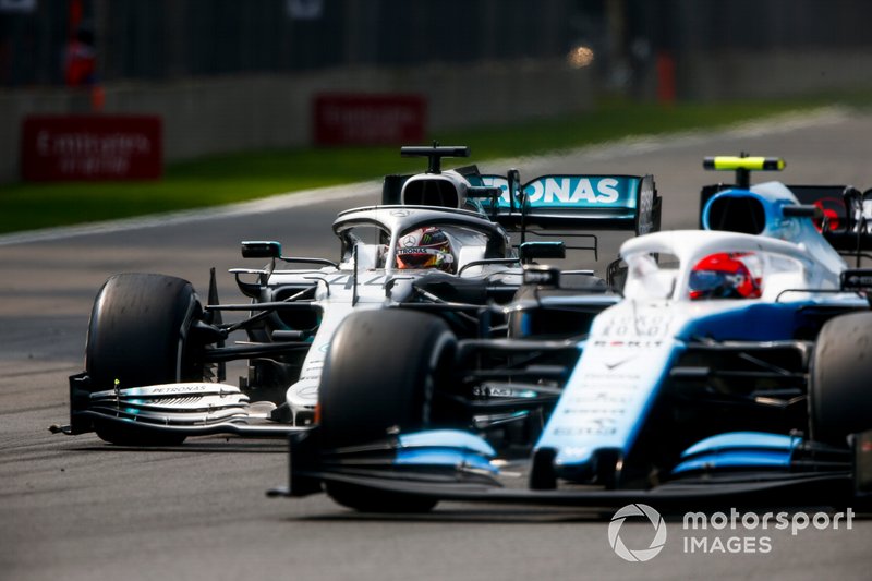 Lewis Hamilton, Mercedes AMG F1 W10 lotta con Robert Kubica, Williams FW42