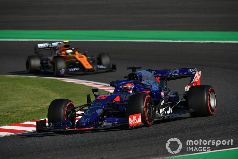 Daniil Kvyat, Toro Rosso STR14, precede Lando Norris, McLaren MCL34