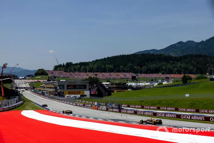 Max Verstappen, Red Bull Racing RB20, Lando Norris, McLaren MCL38, Oscar Piastri, McLaren MCL38
