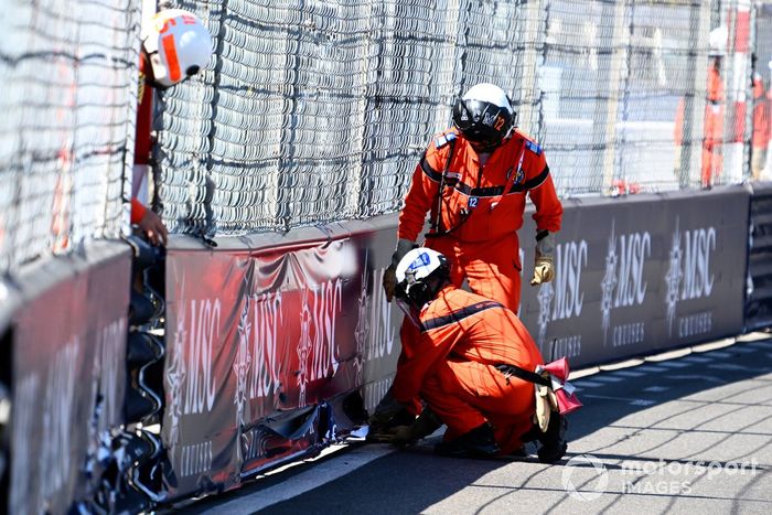 Los comisarios reparan la publicidad en las vías