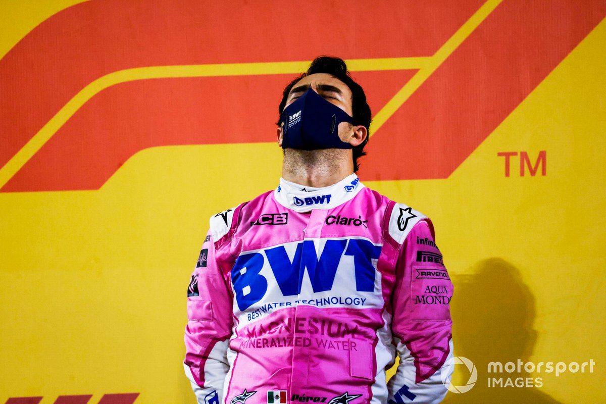 Sergio Perez, Racing Point, primo classificato, festeggia sul podio