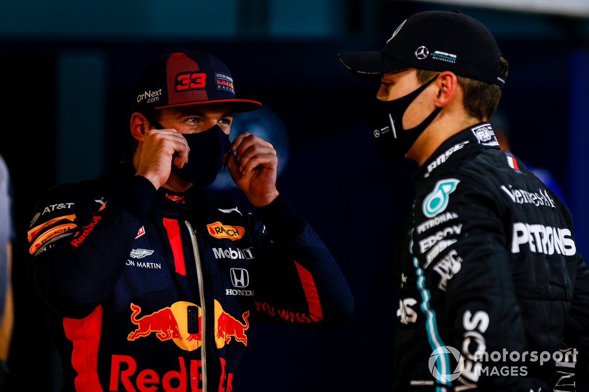 Max Verstappen, Red Bull Racing, e George Russell, Mercedes-AMG F1, al Parc Ferme dopo le qualifiche