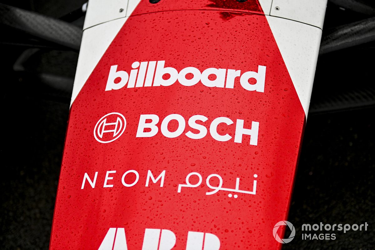Logo de Bosch logo en el Dragon Penske Autosport Penske EV-5