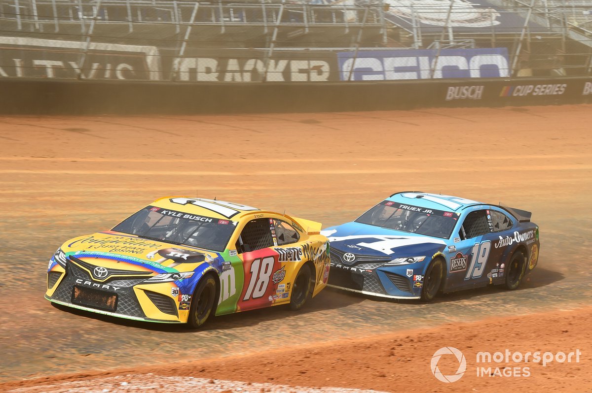 Kyle Busch, Joe Gibbs Racing, Toyota Camry M&M's Messages, Martin Truex Jr., Joe Gibbs Racing, Toyota Camry Auto-Owners Insurance