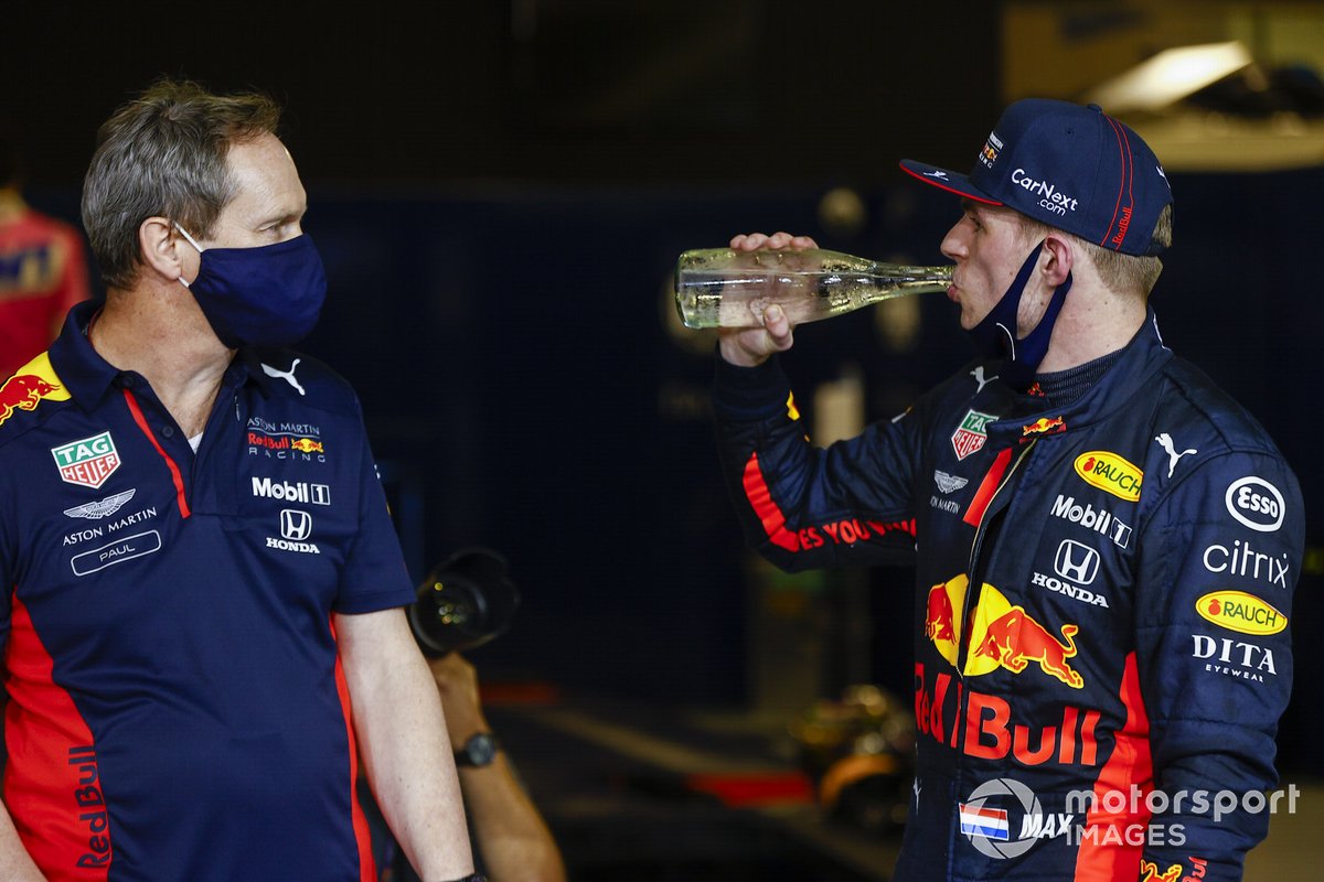 Ganador Max Verstappen, Red Bull Racing RB16 en Parc Ferme