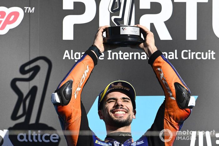 Ganador de la carrera Miguel Oliveira, Red Bull KTM Tech 3