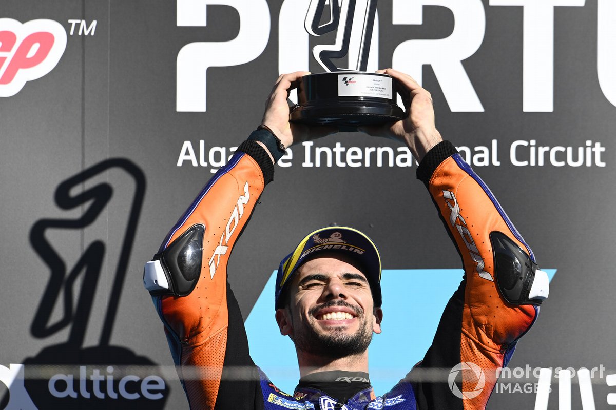 Ganador de la carrera Miguel Oliveira, Red Bull KTM Tech 3