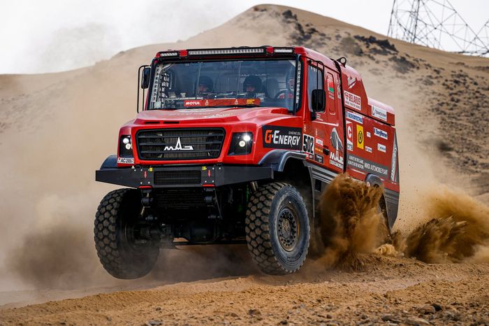 #502 MAZ-Sportauto: Siarhei Viazovich, Pavel Haranin, Anton Zaparoshchanka