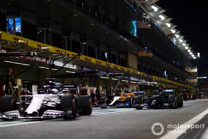 Daniil Kvyat, AlphaTauri AT01, Lewis Hamilton, Mercedes F1 W11