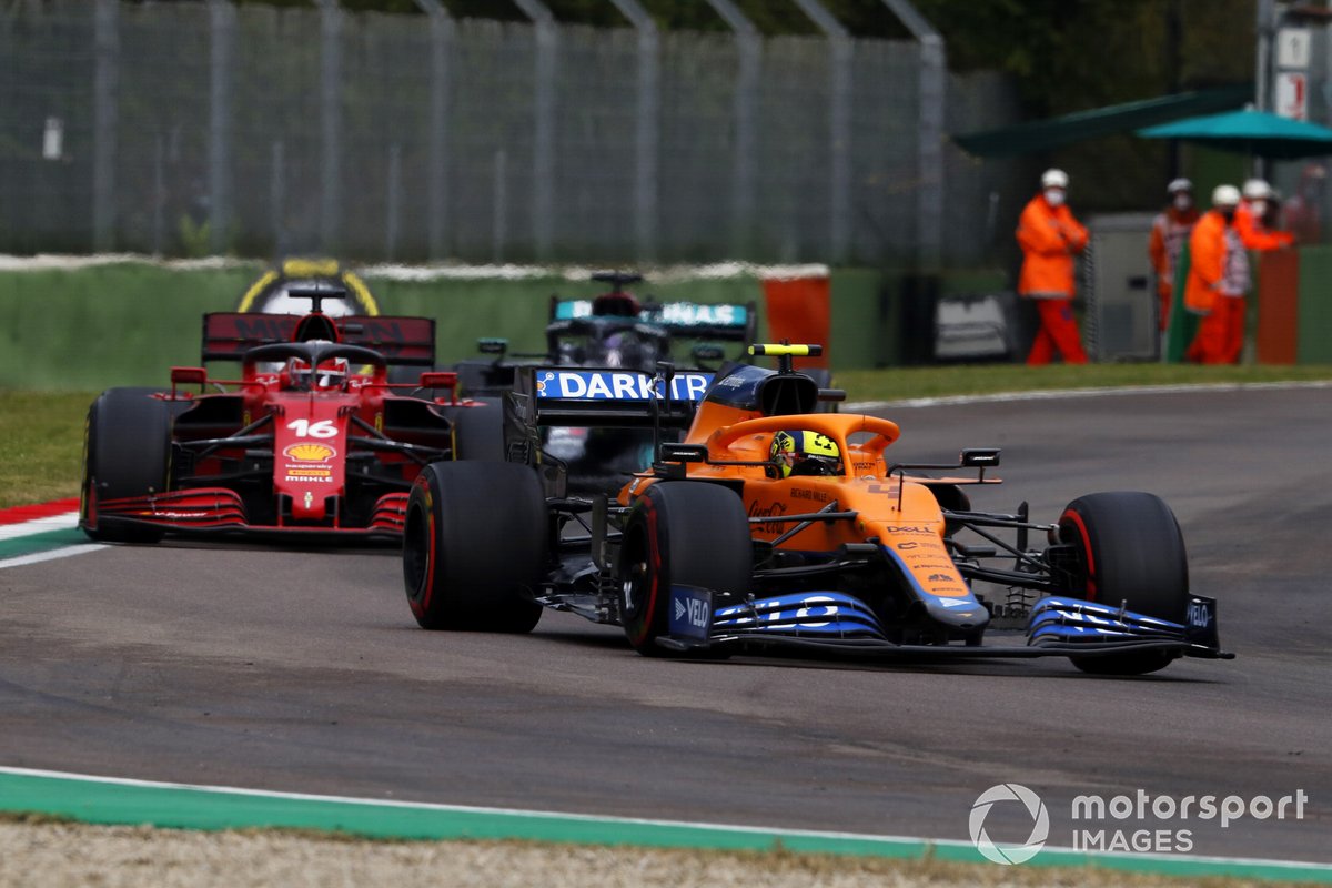 Lando Norris, McLaren MCL35M, Charles Leclerc, Ferrari SF21, Lewis Hamilton, Mercedes W12