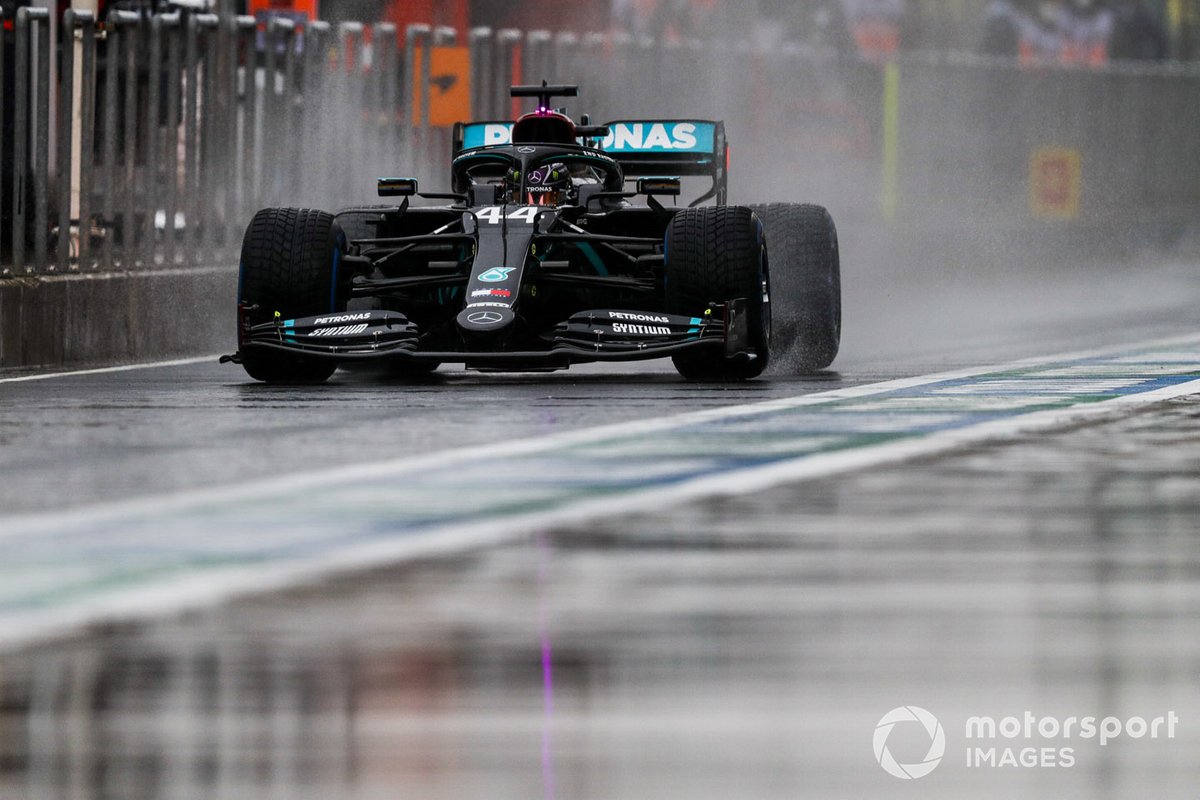 Lewis Hamilton, Mercedes F1 W11, in pit lane