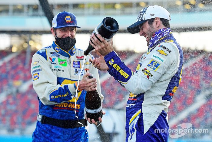 Campeón Chase Elliott, Hendrick Motorsports, Chevrolet Camaro y el jefe dll equipo Alan Gustafson