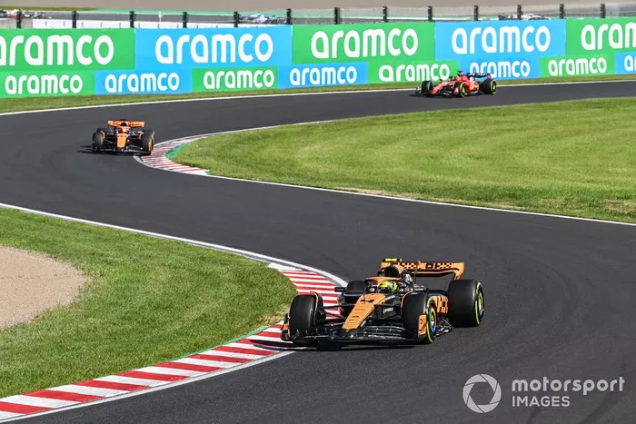 Lando Norris, McLaren MCL60, Oscar Piastri, McLaren MCL60, Charles Leclerc, Ferrari SF-23