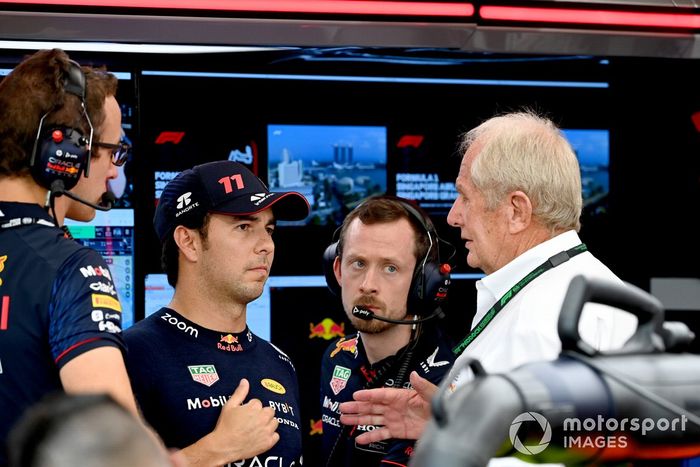 Sergio Pérez, Red Bull Racing, con Helmut Marko, Consultor, Red Bull Racing
