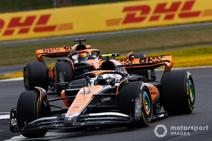 Lando Norris, McLaren MCL60, Oscar Piastri, McLaren MCL60