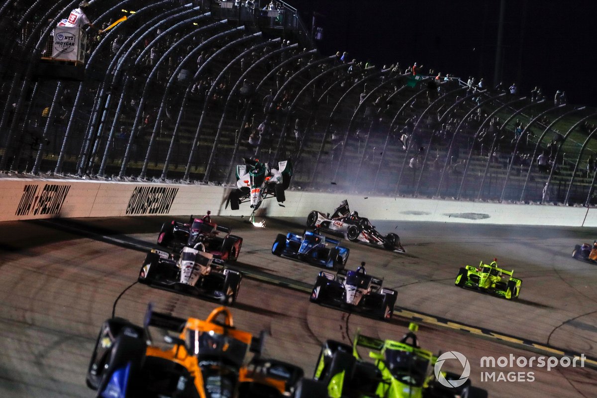 Colton Herta, Andretti Harding Steinbrenner Autosport Honda, Rinus VeeKay, Ed Carpenter Racing Chevrolet crash on a restart