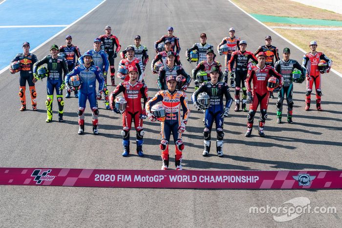 Foto de familia de los pilotos de MotoGP 2020