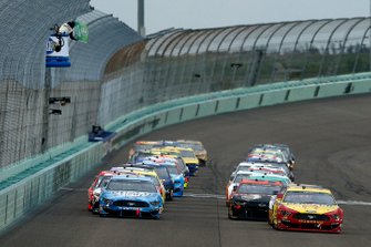 Joey Logano, Team Penske Ford, Kevin Harvick, Stewart-Haas Racing, Ford