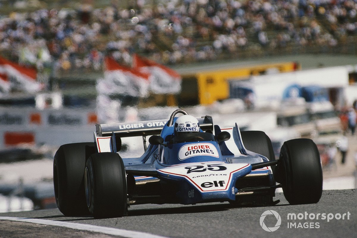 Однако это явно был не день Ligier. Всего за 15 кругов до клетчатого флага и второй пилот команды выбыл из гонки – и вновь из-за переднего левого колеса. Но если Лаффит сам снес его в аварии, то у комфортно лидирующего Пирони оно просто открутилось, выдержав только 65 кругов из 80