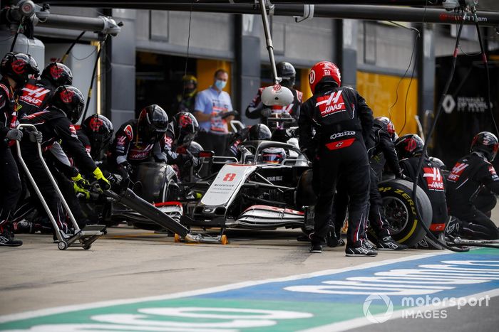 Romain Grosjean, Haas VF-20, en pits
