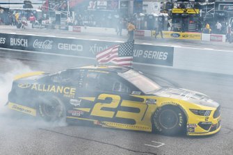 Brad Keselowski, Team Penske, Western Star/Alliance Parts Ford Mustang celeb rates his win