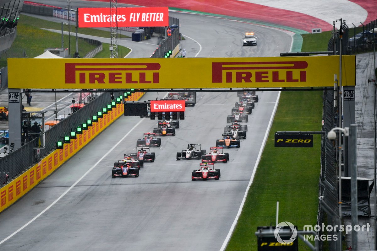 Frederik Vesti, Prema Racing, Devlin DeFrancesco, Trident, Logan Sargeant, Prema Racing and Oscar Piastri, Prema Racing at the start of the race