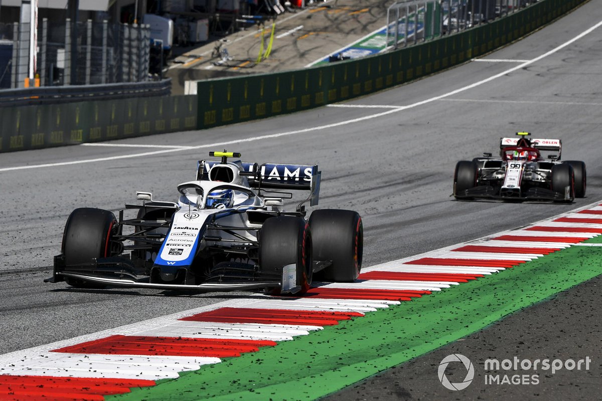 Nicholas Latifi, Williams FW43, precede Antonio Giovinazzi, Alfa Romeo Racing C39