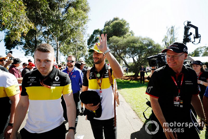Daniel Ricciardo, Renault F1 Team, arriva in pista