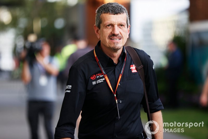 Guenther Steiner, director del equipo Haas F1, llega al paddock