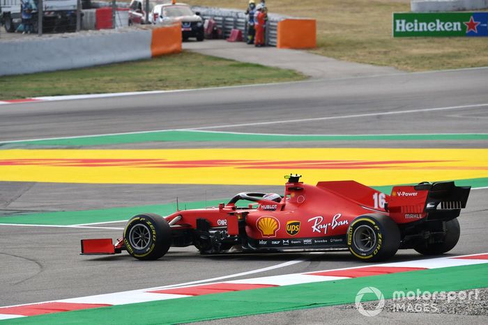 Charles Leclerc, Ferrari SF1000, fa un testacoda