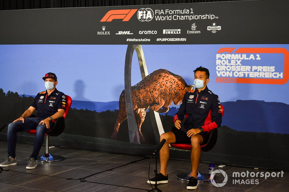 Max Verstappen, Red Bull Racing e Alex Albon, Red Bull Racing durante la conferenza stampa