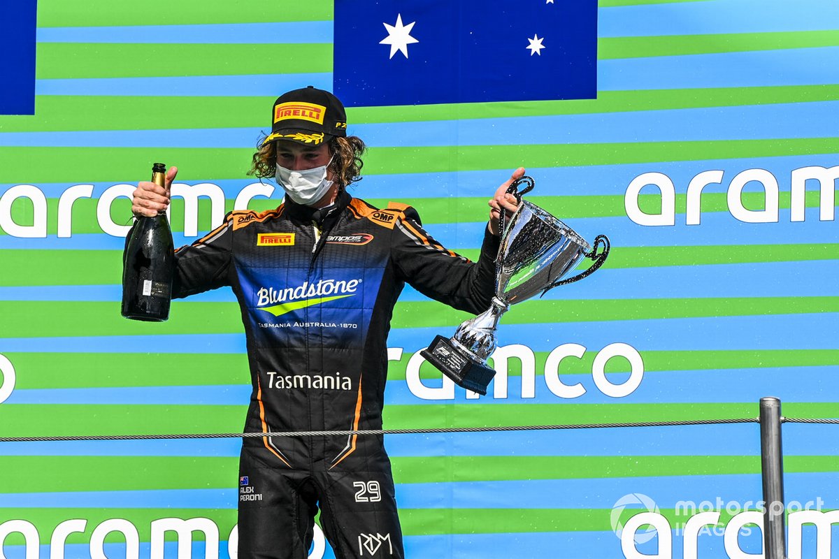 Podio: segundo lugar Alexander Peroni, Campos Racing