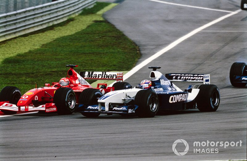 Michael Schumacher, Ferrari F2001, en lutte avec Juan Pablo Montoya, Williams FW24 BMW