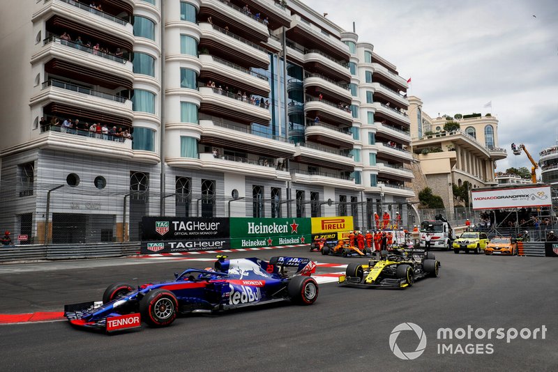 Alexander Albon, Toro Rosso STR14, Nico Hulkenberg, Renault R.S. 19, Romain Grosjean, Haas F1 Team VF-19, y Lando Norris, McLaren MCL34
