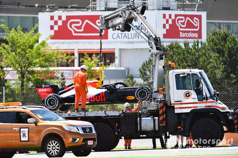 La Red Bull de Dan Ticktum sur une dépanneuse